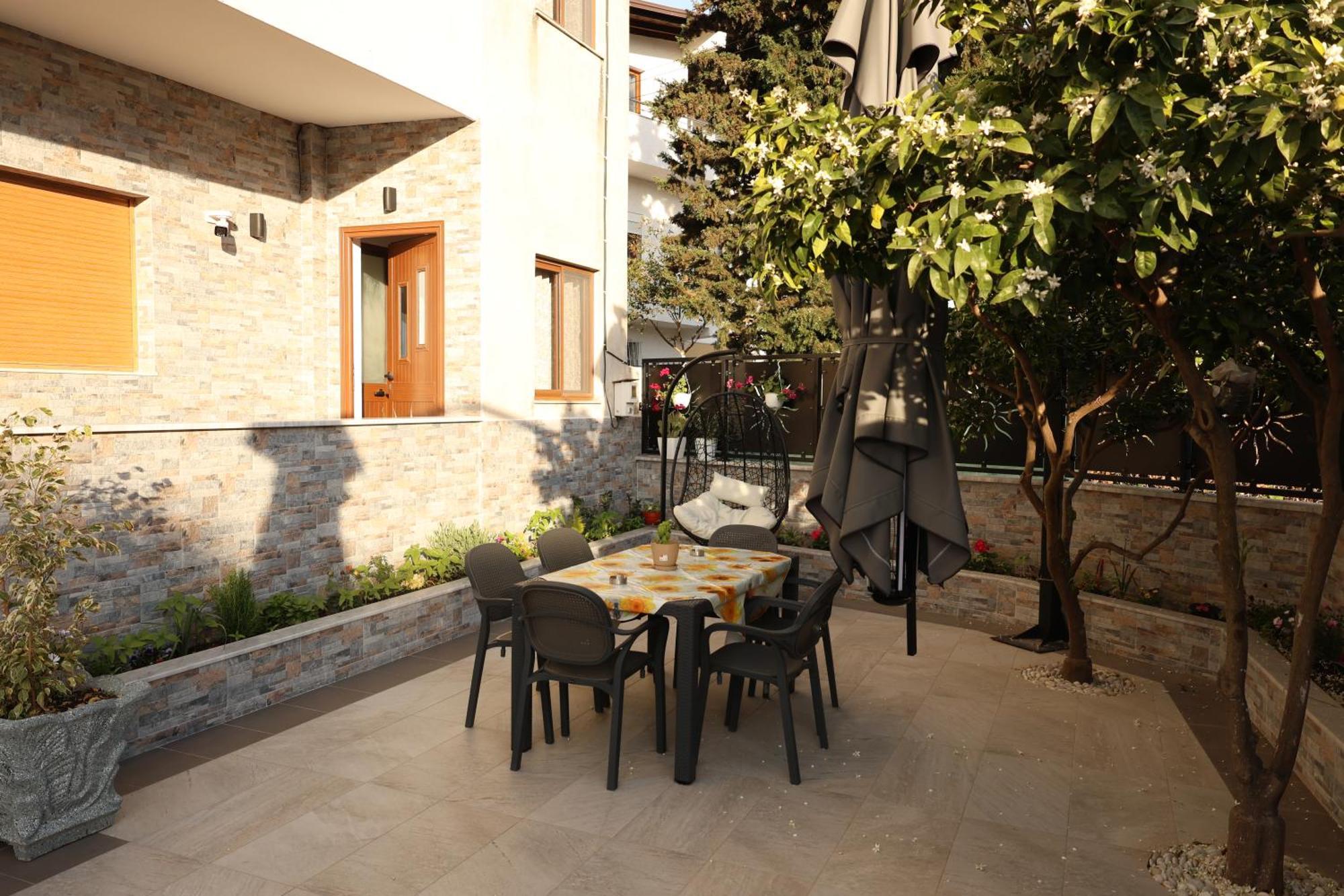 Vila Eljus Durres Exterior photo